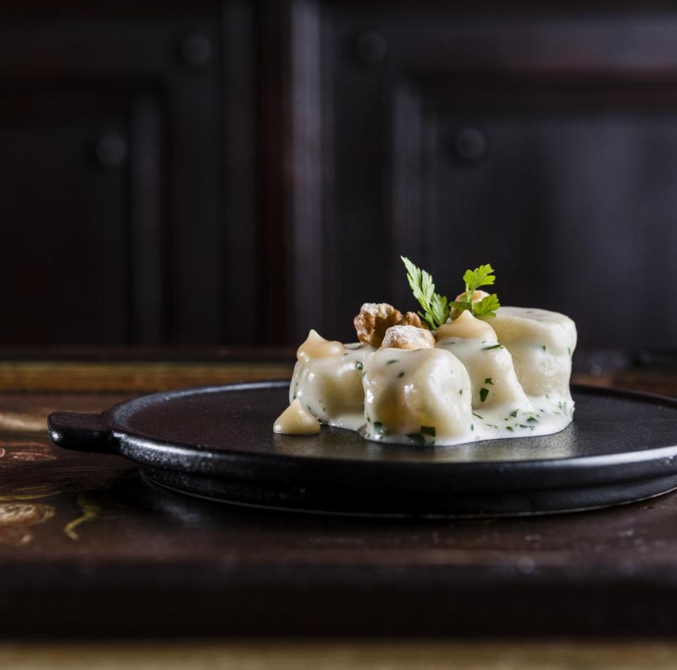 Ein elegant serviertes Gericht