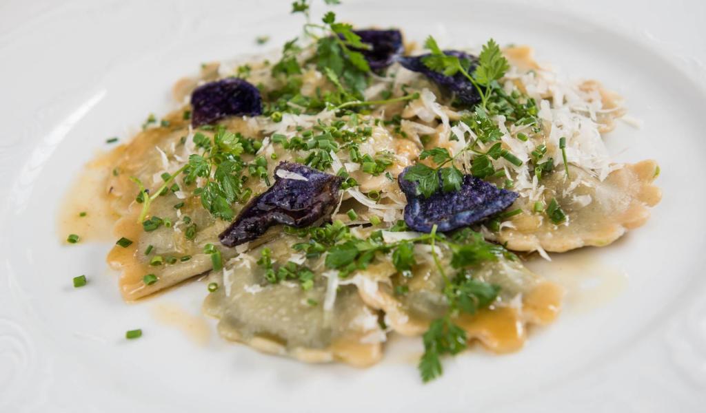 Ein elegant serviertes Gericht