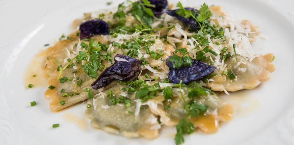 Un piatto servito con eleganza