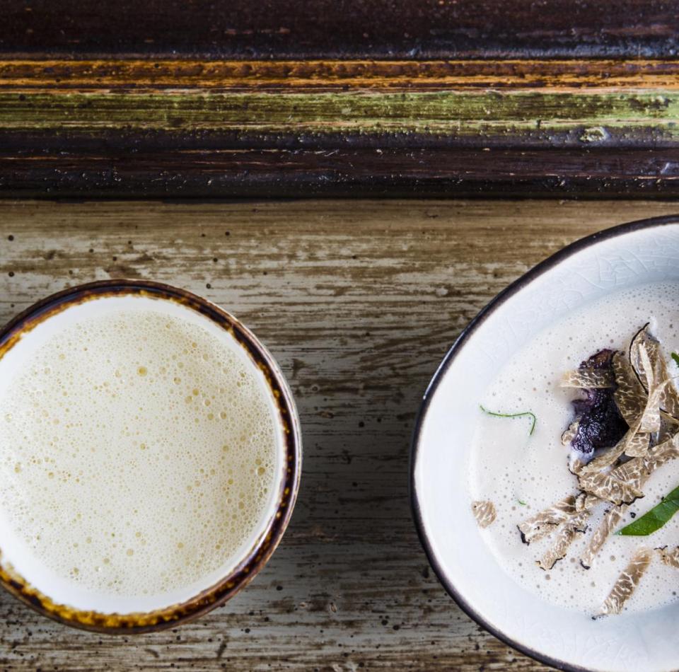 Un piatto impiattato con arte