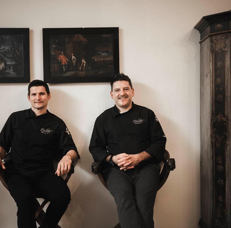 Peter Girtler con uno chef