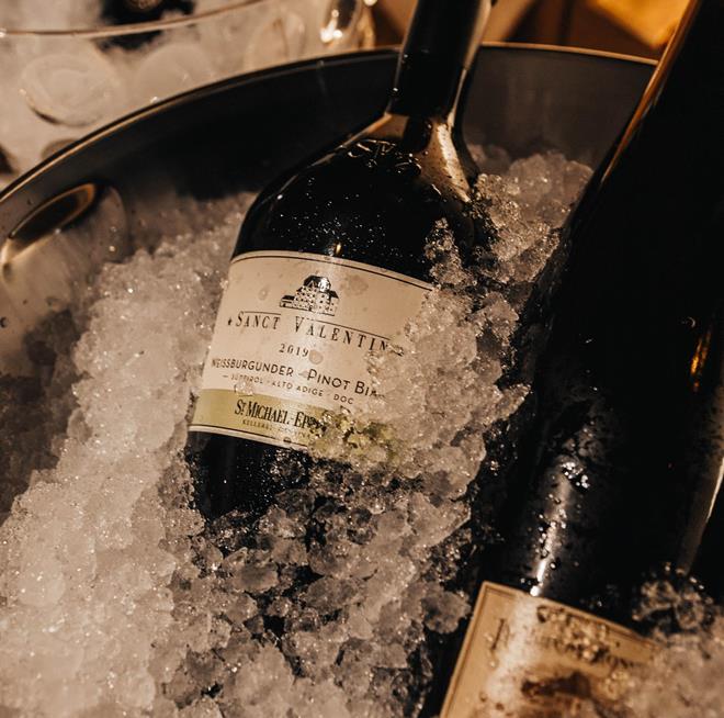 Due bottiglie di vino