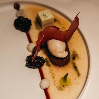 un piatto di alta cucina