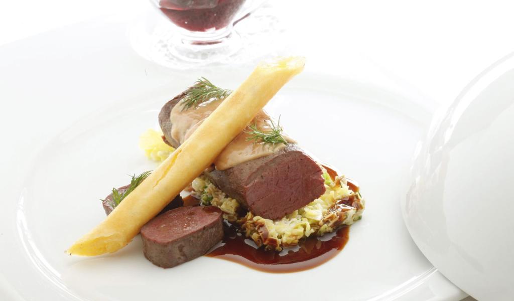 Sella di capriolo, finemente impiattata