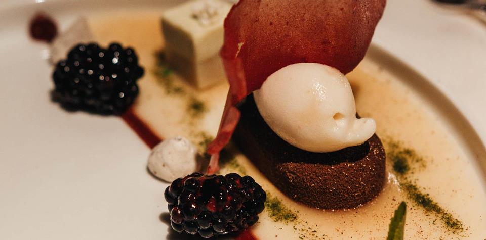 un piatto di alta cucina