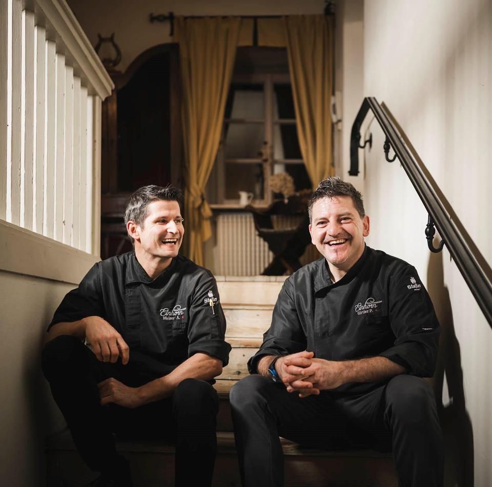 Peter Girtler con uno chef