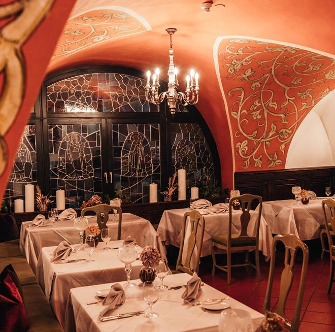 Elegant eingedeckte Tische