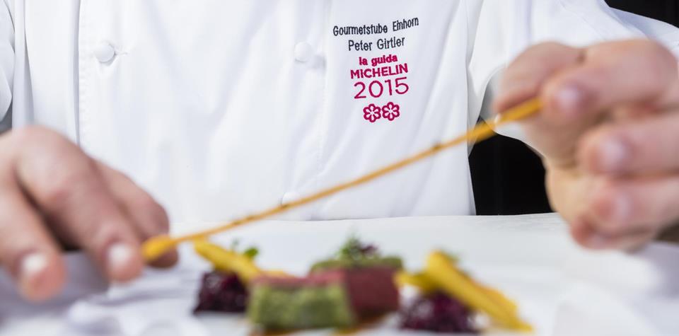 Peter Girtler prepara un piatto