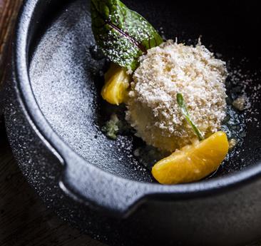 Ein kreativ angerichtetes Gericht