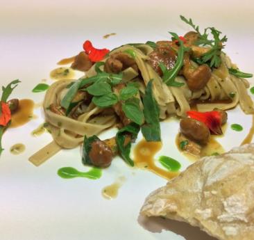 Schüttelprot Tagliolini mit Pfifferlinge