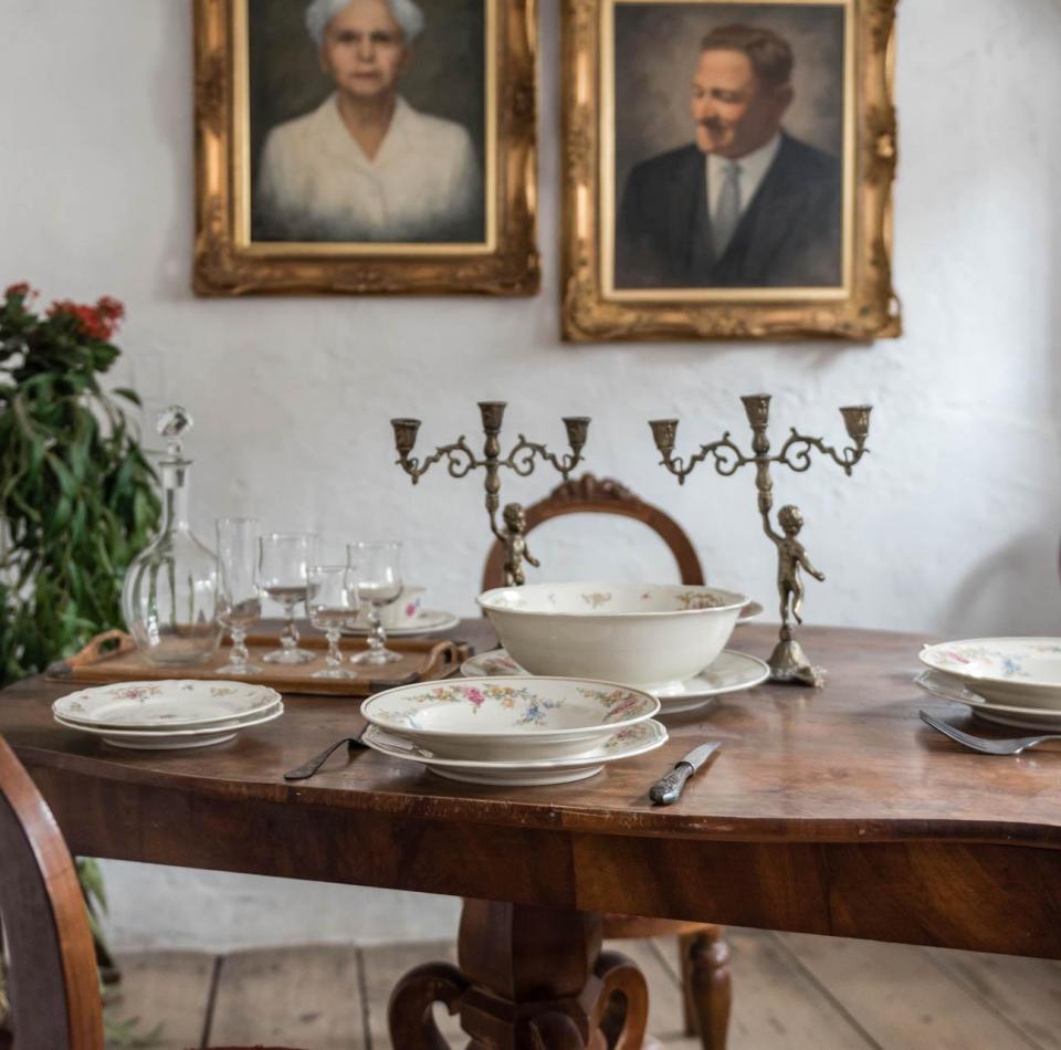 Una tavola apparecchiata