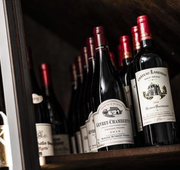 diverse bottiglie di vino