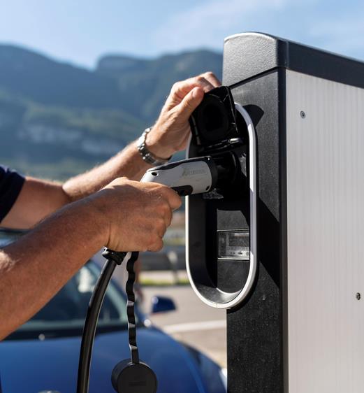 Una stazione di ricarica per auto elettriche