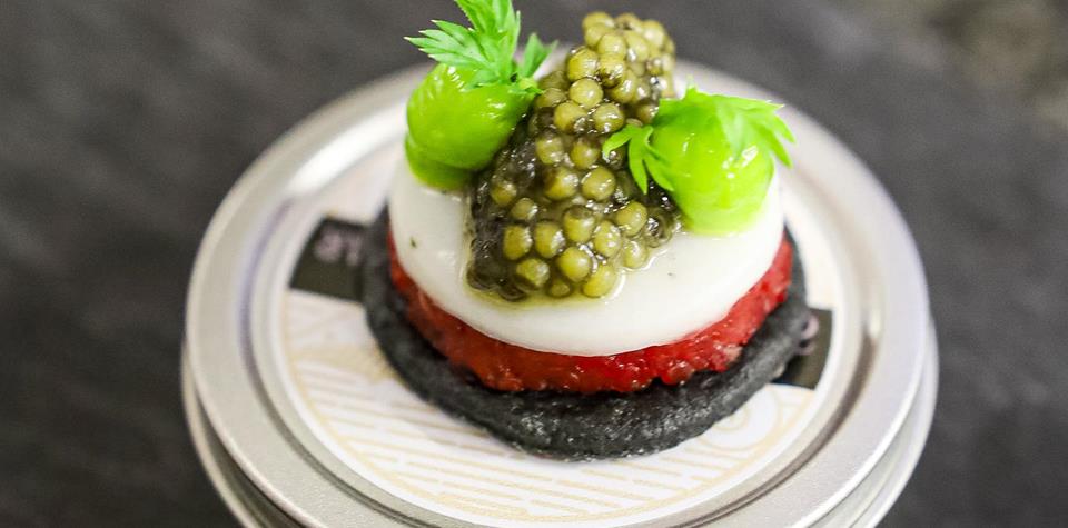Ein kunstvoll angerichtetes Gericht