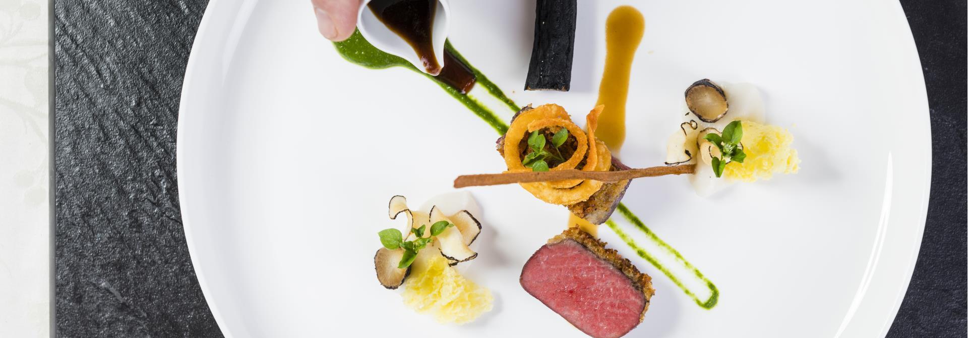 Ein elegant serviertes Gericht