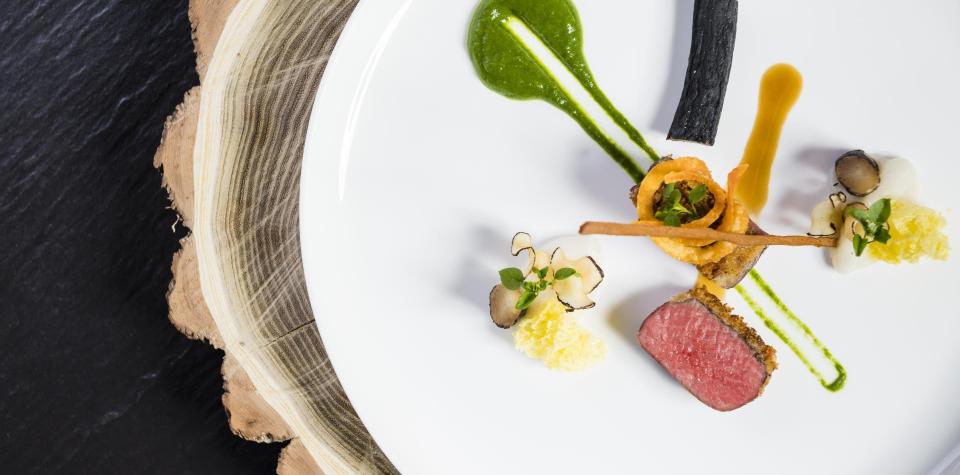 Ein elegant serviertes Gericht