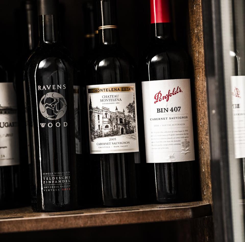 Diverse bottiglie di vino