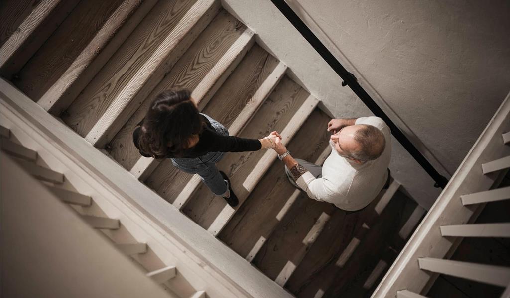 Un uomo e una donna nell'Hotel Stafler
