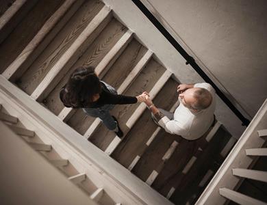 Un uomo e una donna nell'Hotel Stafler