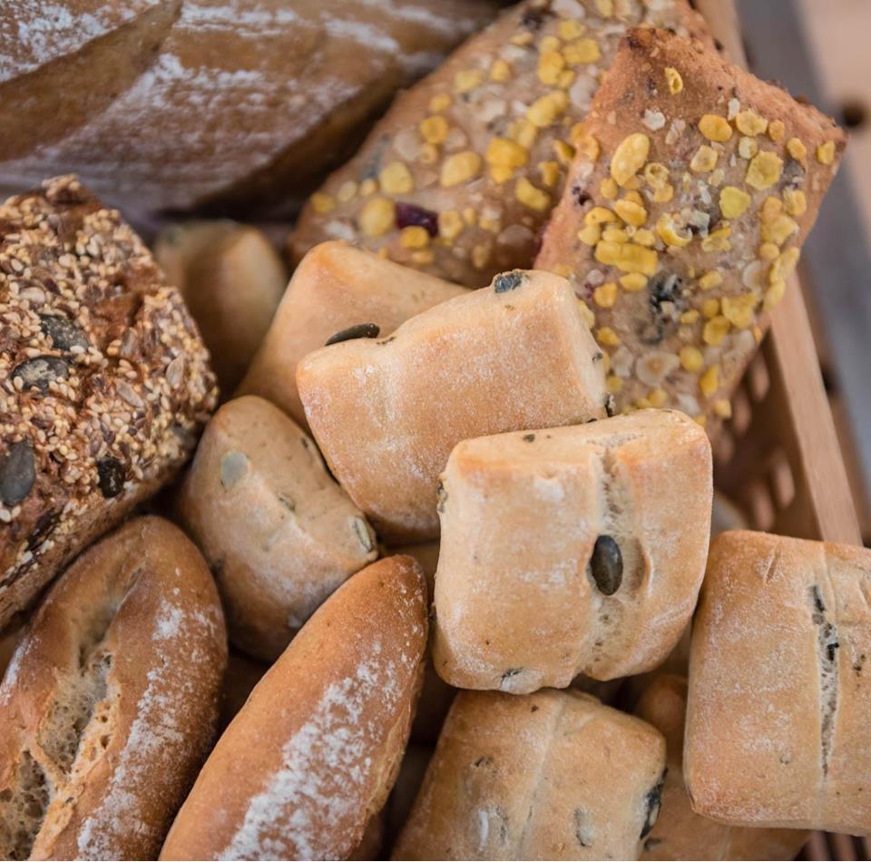 Diverse varietà di pane