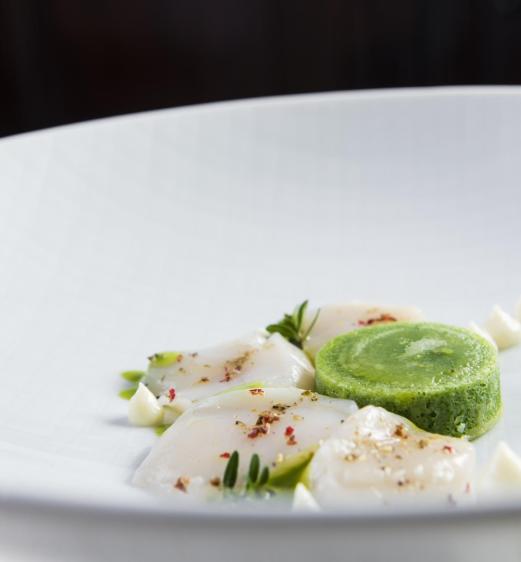 Ein kunstvoll angerichtetes Gericht