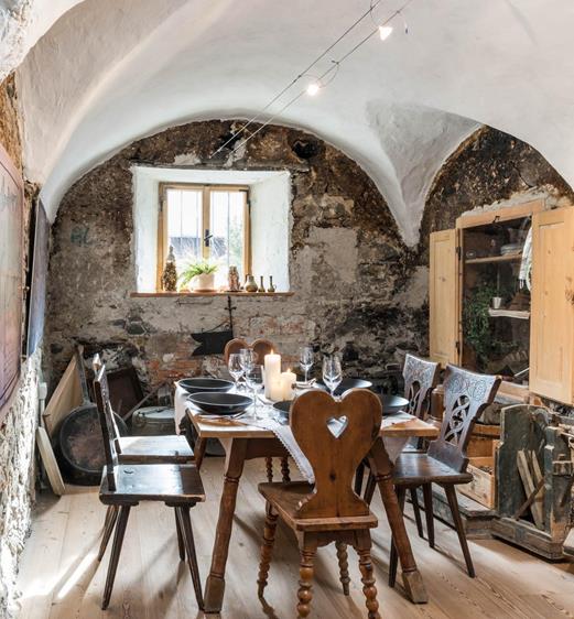 Una tavola apparecchiata nella Casa del Mercante