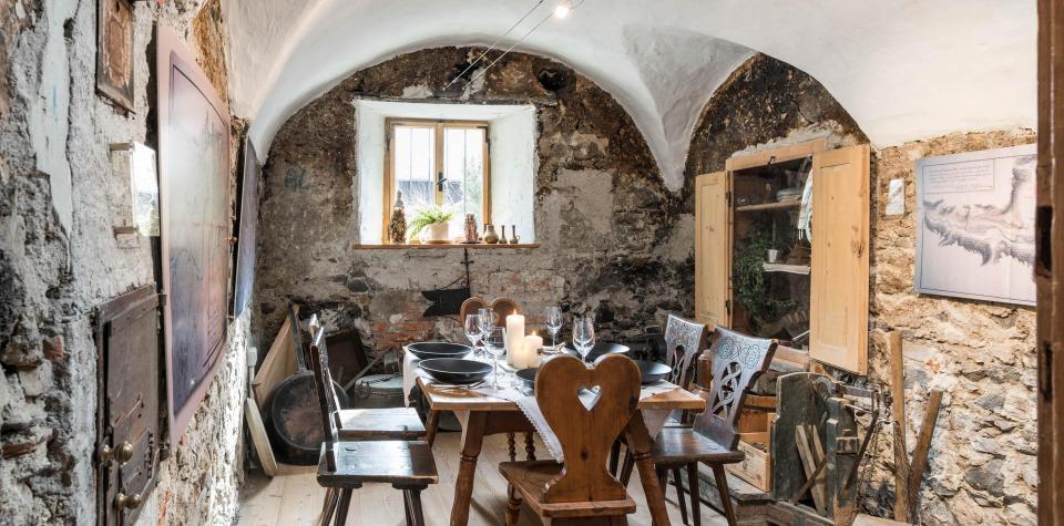 Una tavola apparecchiata nella Casa del Mercante