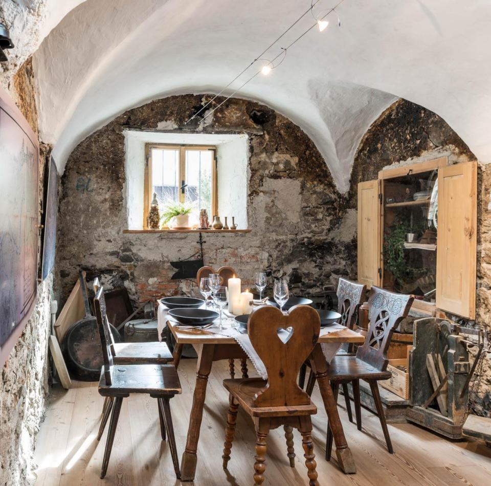 Una tavola apparecchiata nella Casa del Mercante