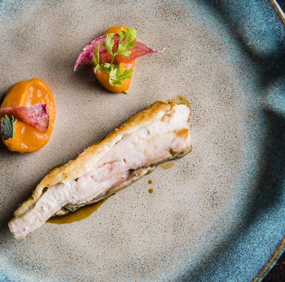 Un piatto impiattato con stile