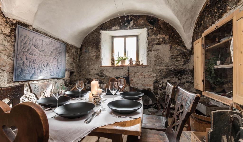 Una tavola apparecchiata nella Casa del Mercante