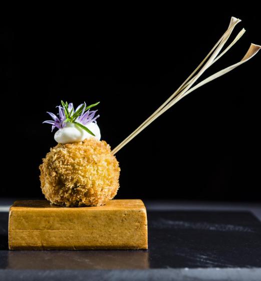 Ein kreativ angerichtetes Gericht