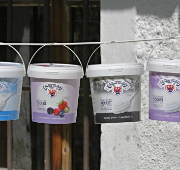 Una selezione di yogurt del maso lattiero di Vipiteno