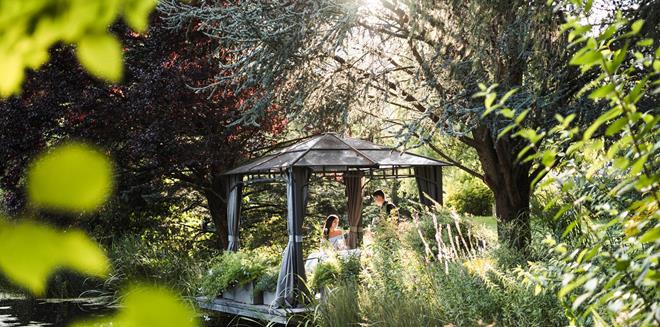 A man and a woman are sitting in the garden.