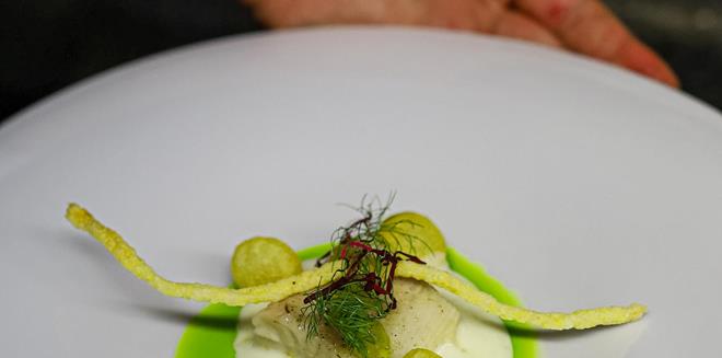 ein Kunstwerk auf dem Teller