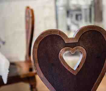 Una sedia nell'Hotel Stafler